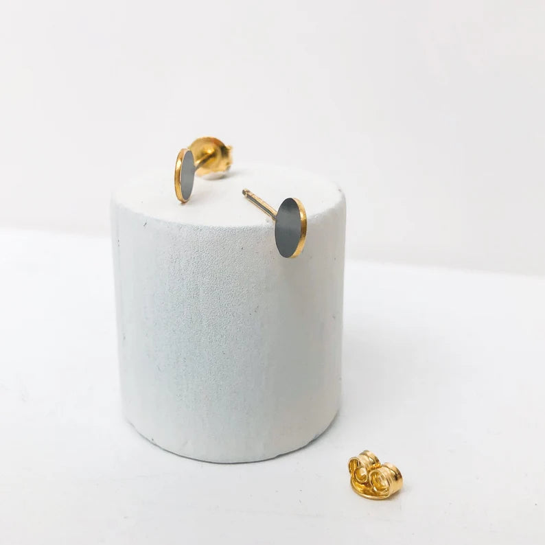 II PEARL studs BLACK & GOLD